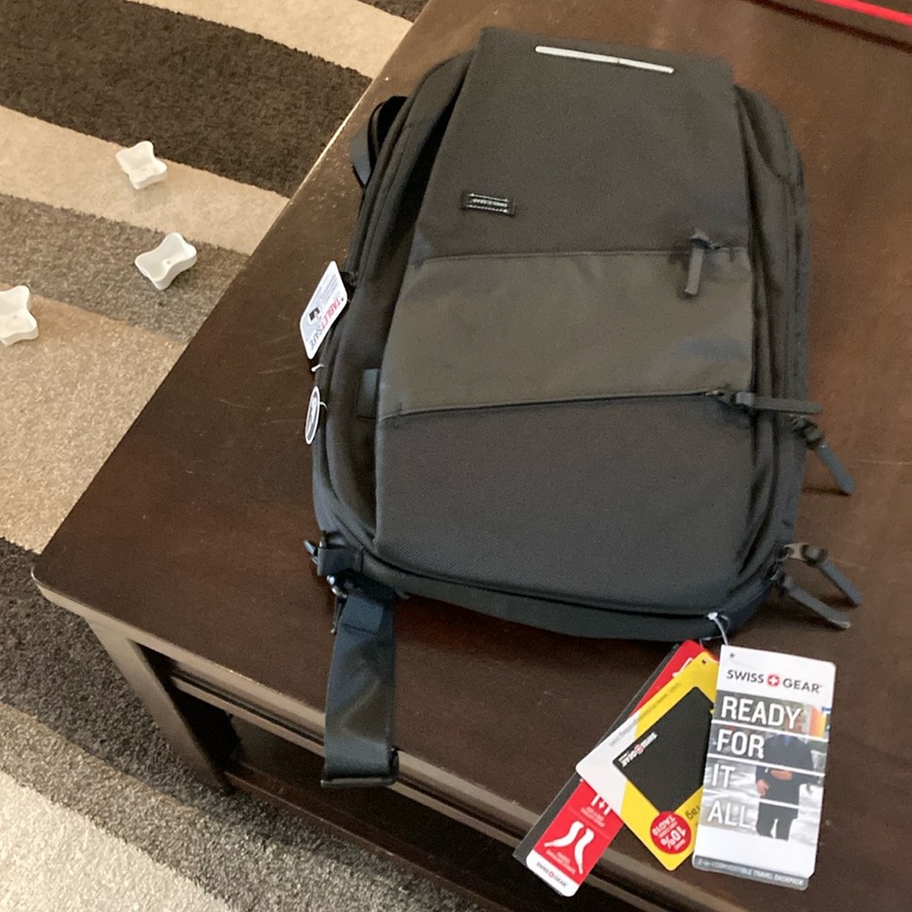 Swiss gear 2 in 1 convertible travel laptop bag